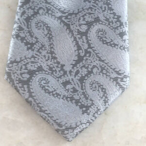 PORTO FILO GREY PAISLEY TIE AND POCKET SCARF
